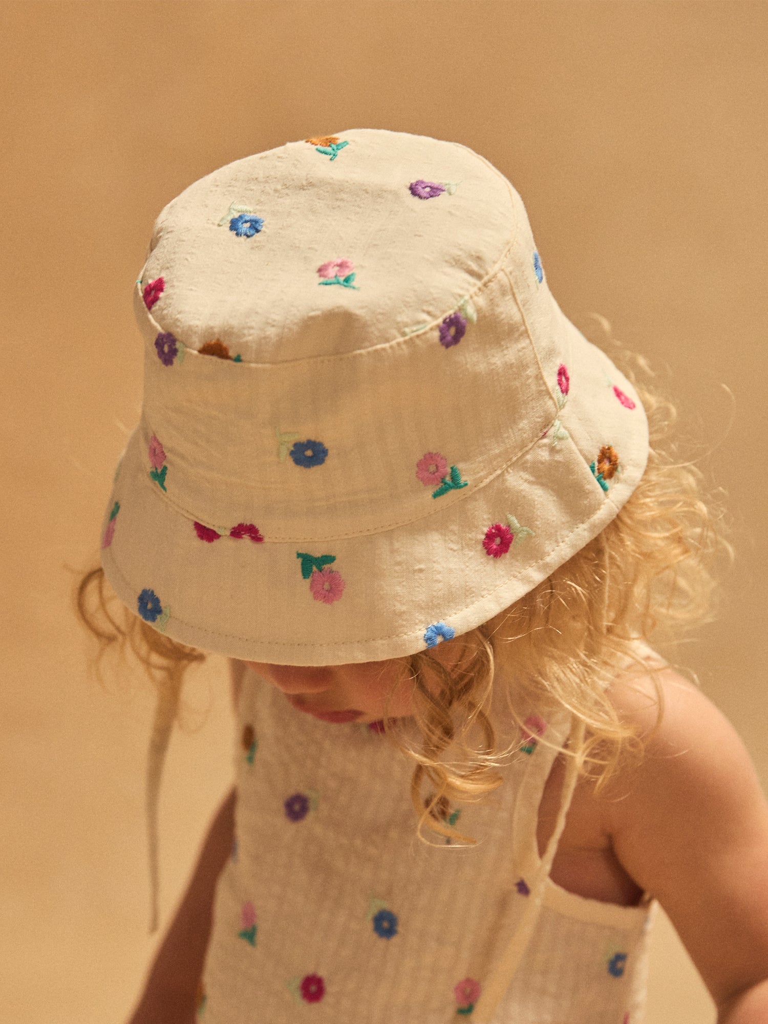 Bob écru à broderies fleuries Bébé Fille