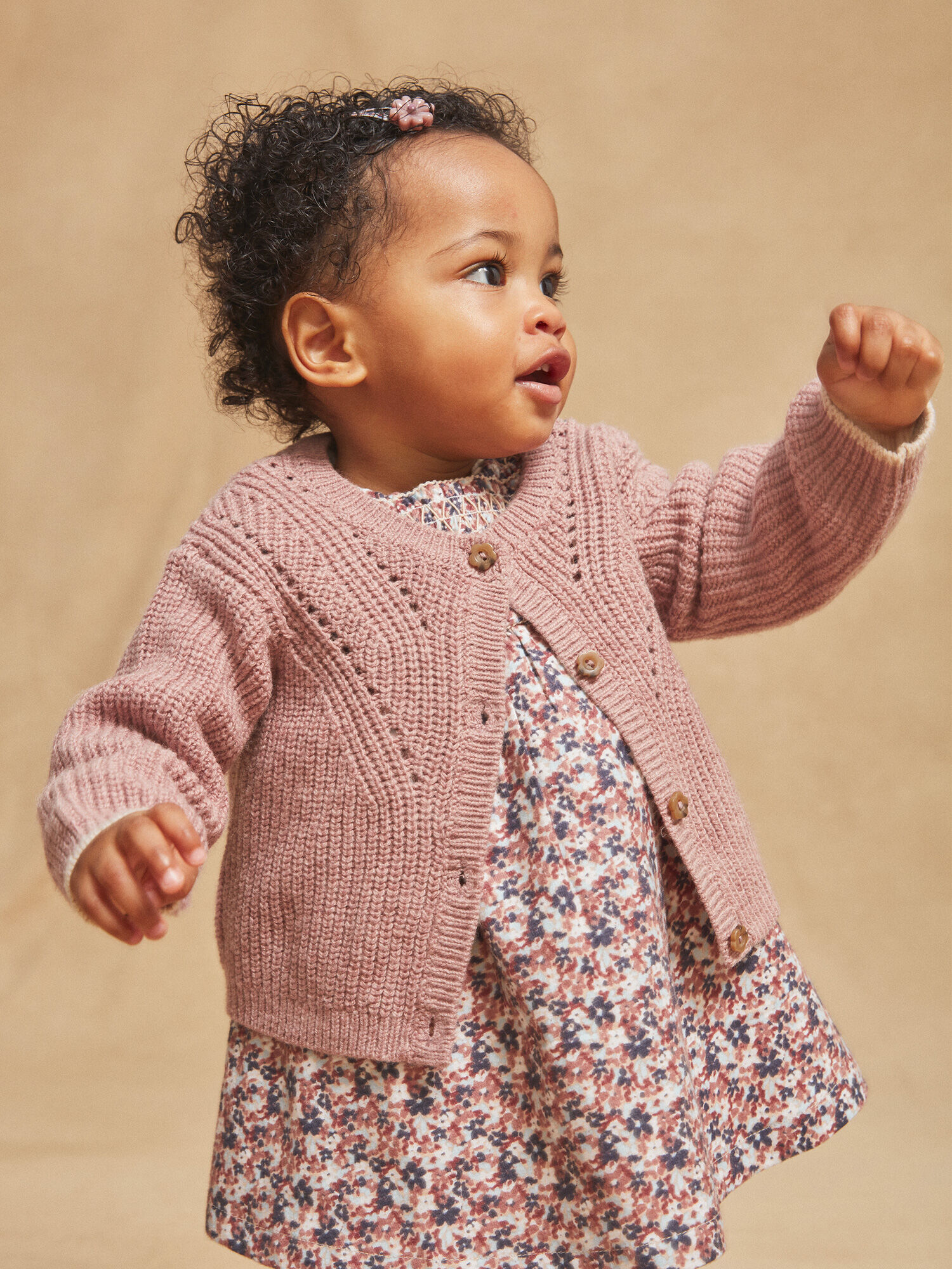 Cardigan ajour lilas en tricot