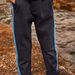 Pantalon bleu marine à bandes contrastantes