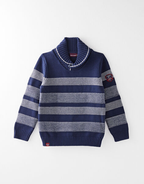 pull bleu avec des rayures grises