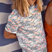 T-shirt bleu à imprimé requins