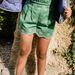 Short vert à broderies fantaisie