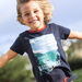 T-shirt bleu marine à motif affiche de course d'aviron enfant garçon