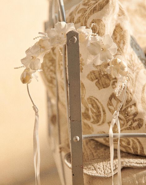 Couronne ivoire à fleurs FRECOUETTE / 23E4PFI1ACD005
