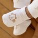 Chaussons de naissance écrus Girafe