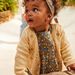 Cardigan en tricot ajouré et torsadé jaune pastel