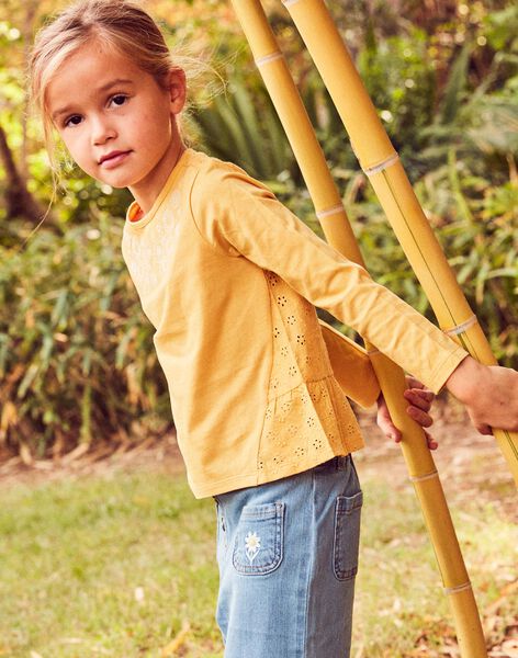 T-shirt jaune mimosa à broderies fleuries FAJONETTE / 23E2PF82TMLB105