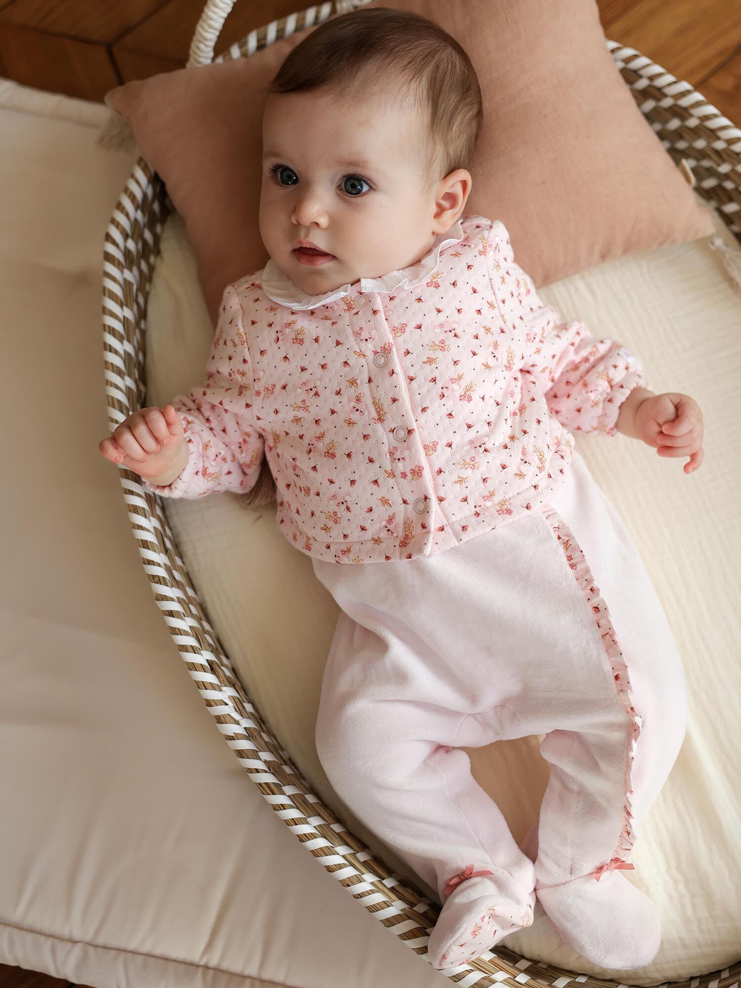 Ensemble grenouillere et gilet rose clair a fleurs Fille Sergent Major