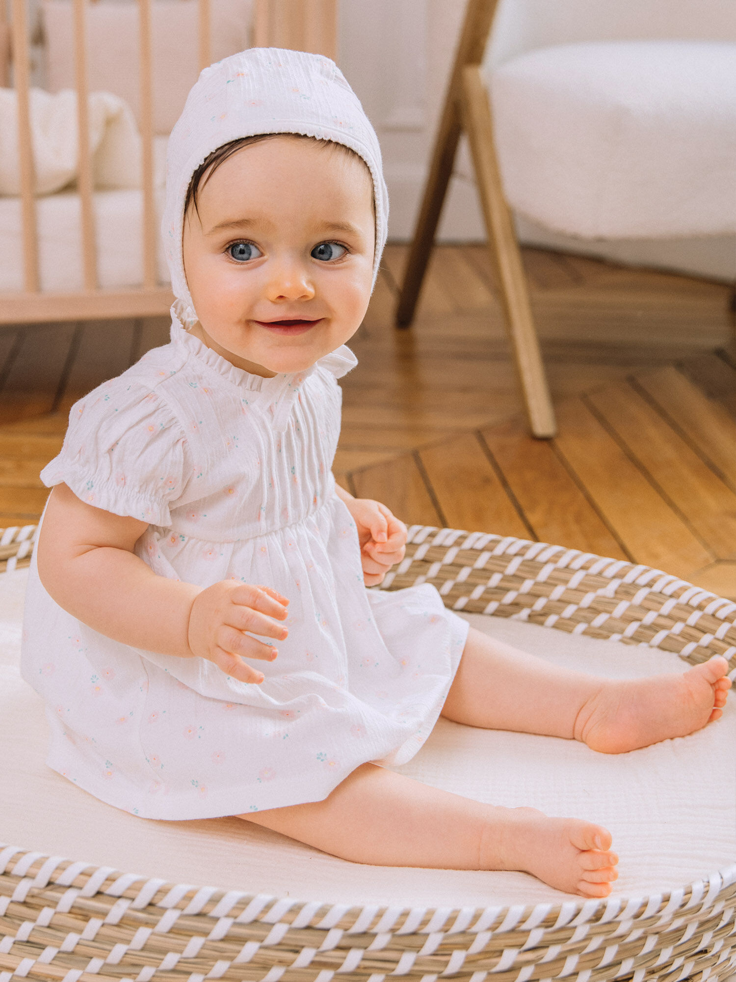Robe et beguin de naissance blancs a imprime fleurs Fille Sergent Major