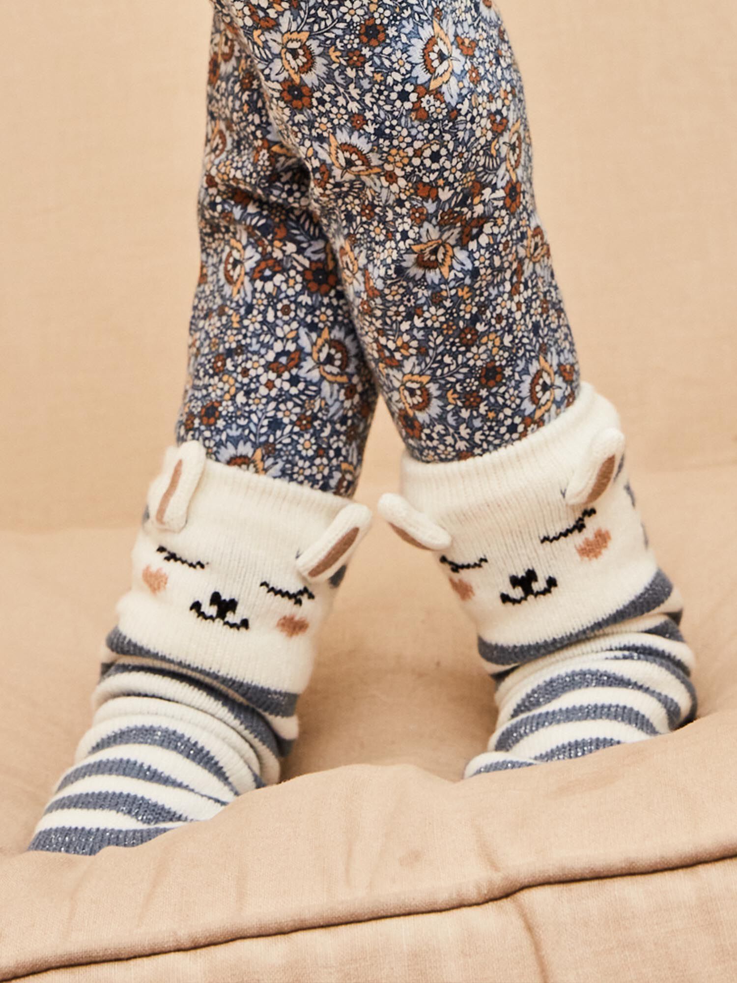 Chaussettes rayures et animation lapin bleu gris et blanc cass