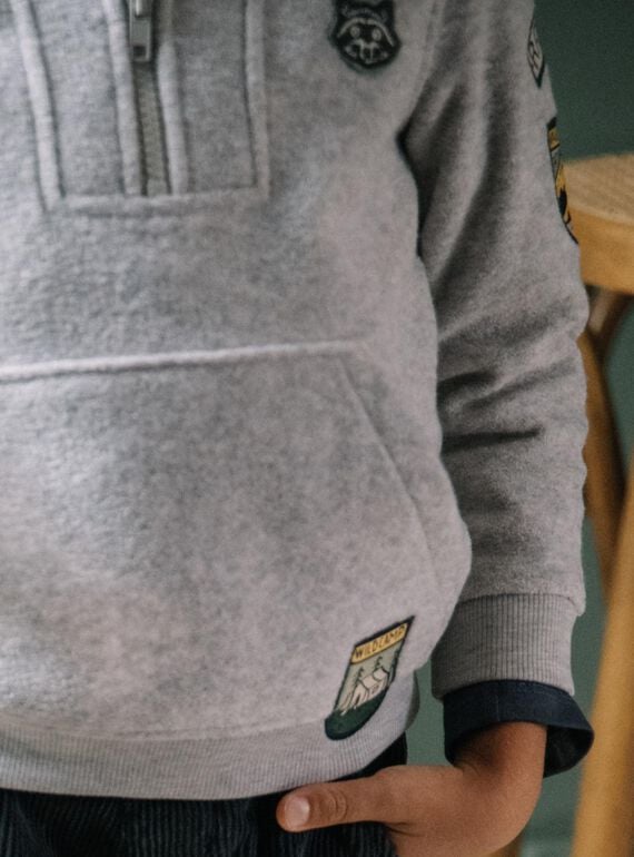 Pull gris chiné à poche kangourou DEBADGEAGE / 22H3PGR1PUL943